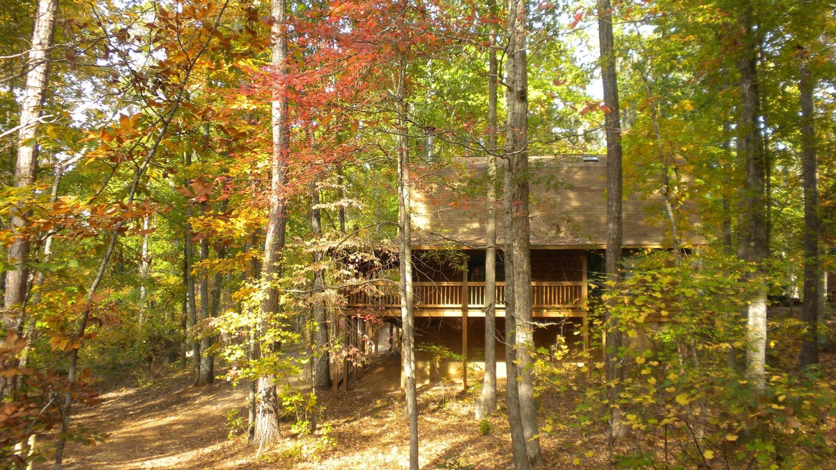 Pine Mountain Cabin | Auburn or Alabama Football! - 1 hour; Callaway Fall Festivals - 15 minutes.