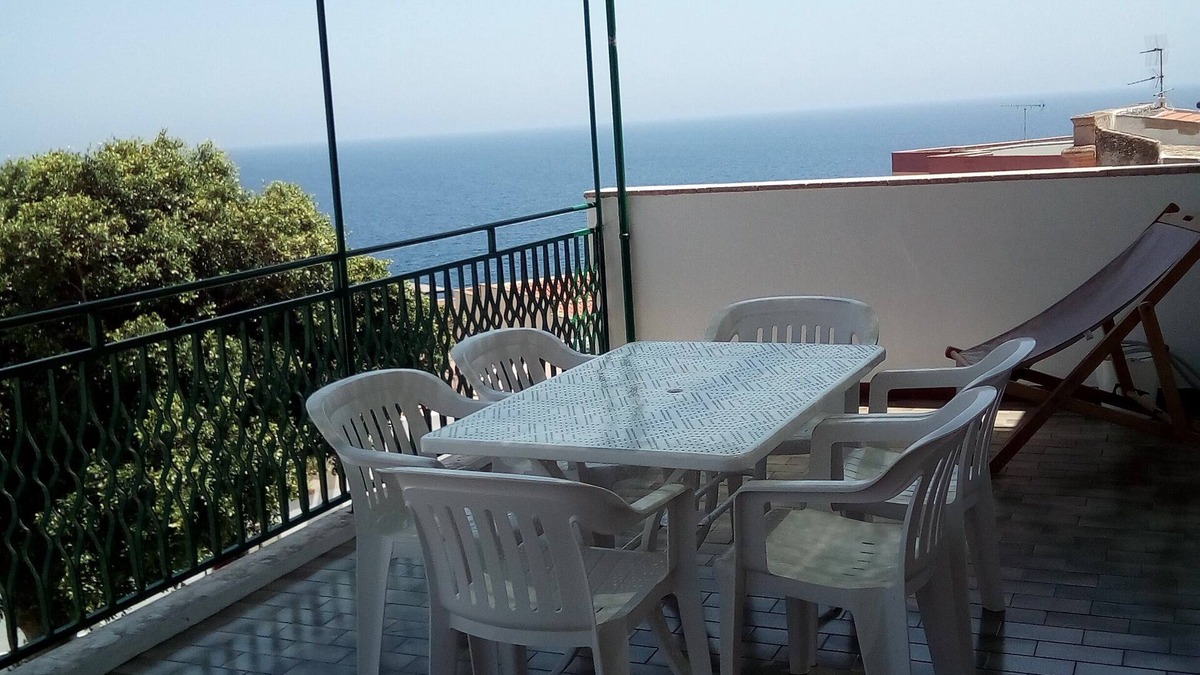 Ustica Apartment | USTICA- Panoramic apartment in the center
