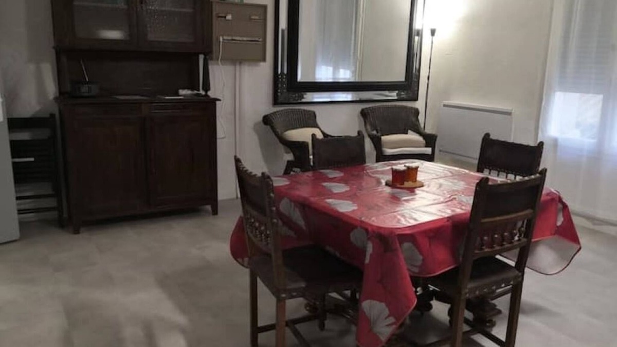 Secteur 2 Apartment | USU15 Workshop
