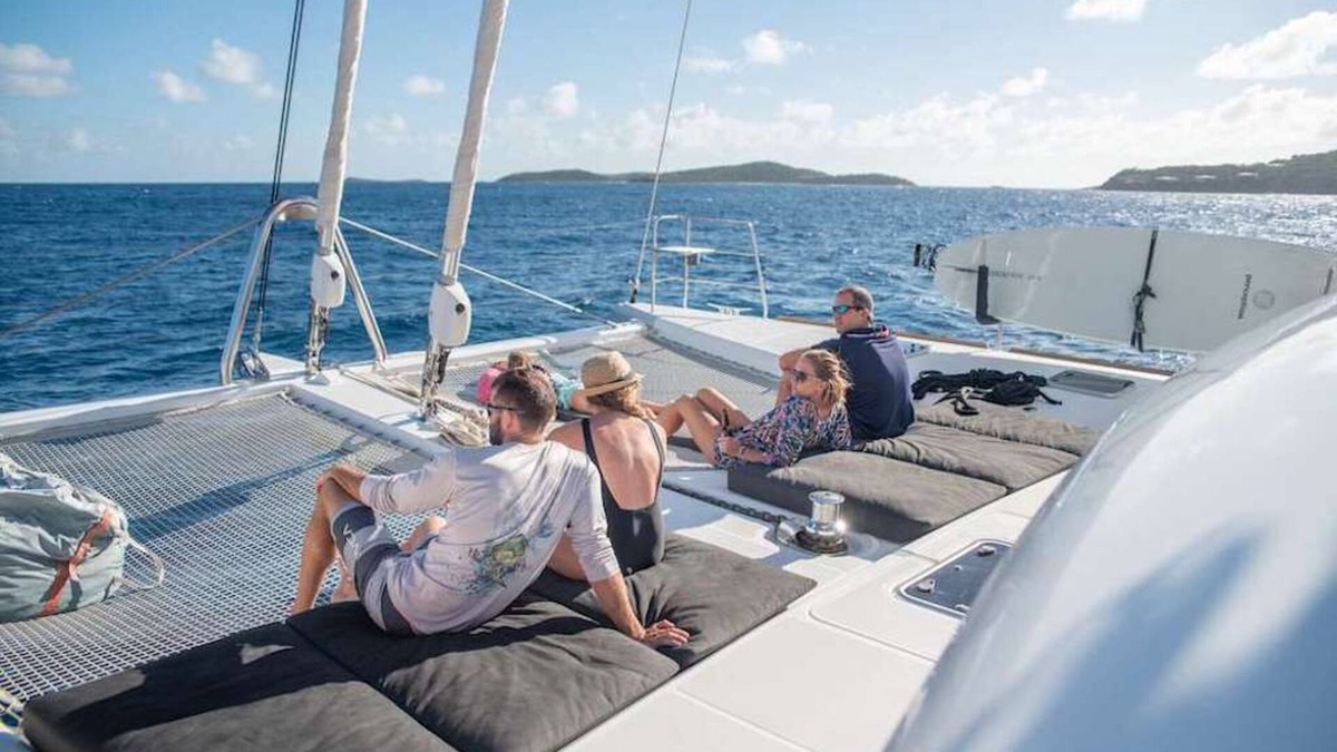 Havensight Boat Rental | USVI Yacht Vacation with Captain & Chef for up to 10 guests