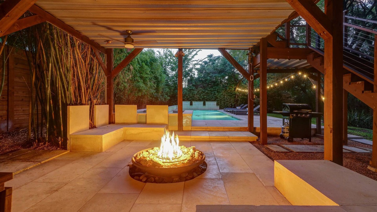 Austin House | UT Football Fave - Fire Pit, Hot Tub, Pool, More!