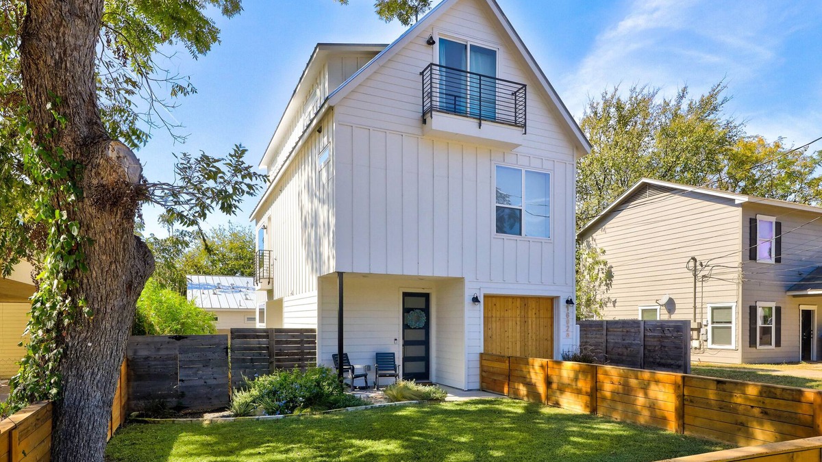 Chestnut House | UT Football Fave - Minutes to Stadium, Airport, DT