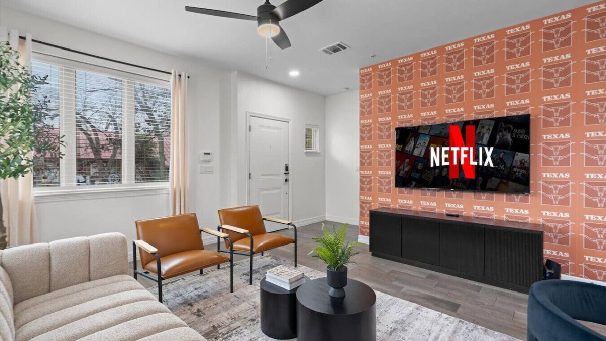 North University House | UT Home w/Game Room | Great for F1, ACL, Game Day