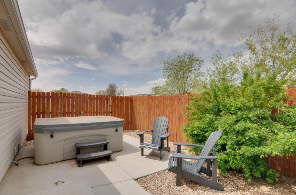 Escalante House | Utah Retreat - Hot Tub, Deck and Near National Parks
