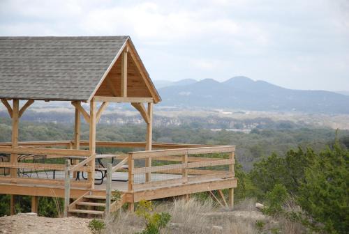 Utopia House | Utopia Family Home with Mountain Viewing Deck!