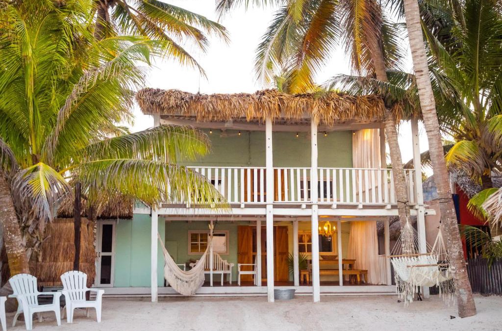El Cuyo Villa | Utopia Guesthouse & Yoga Studio beachfront home