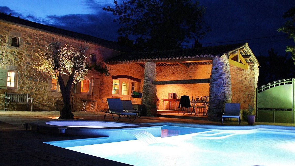 Lussan House | Uzès: house full of character with heated pool and spa for 6-8 people