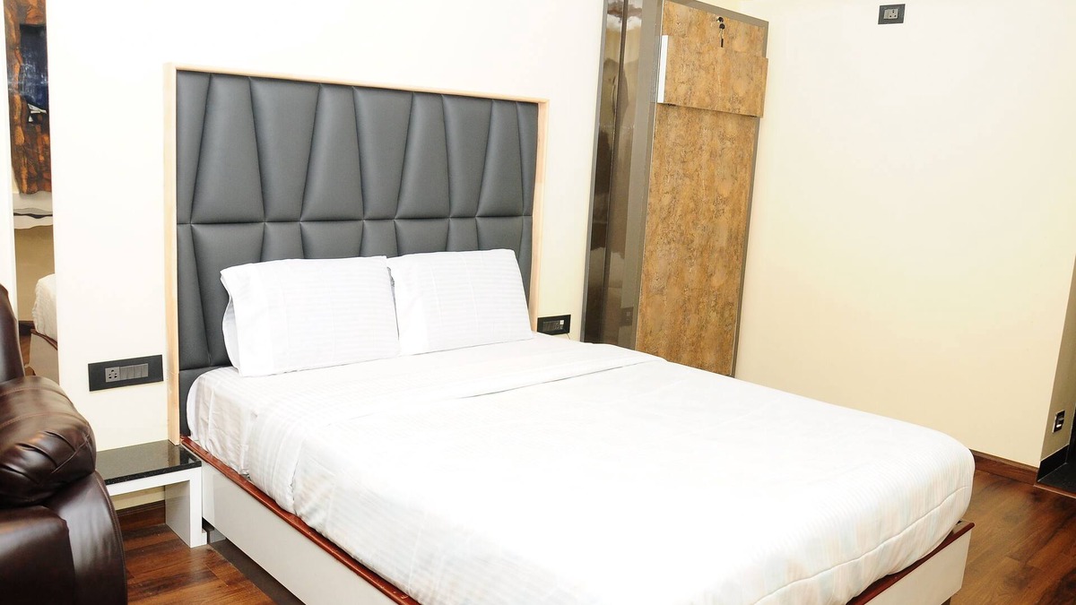 Ooty Hotel | V Grand