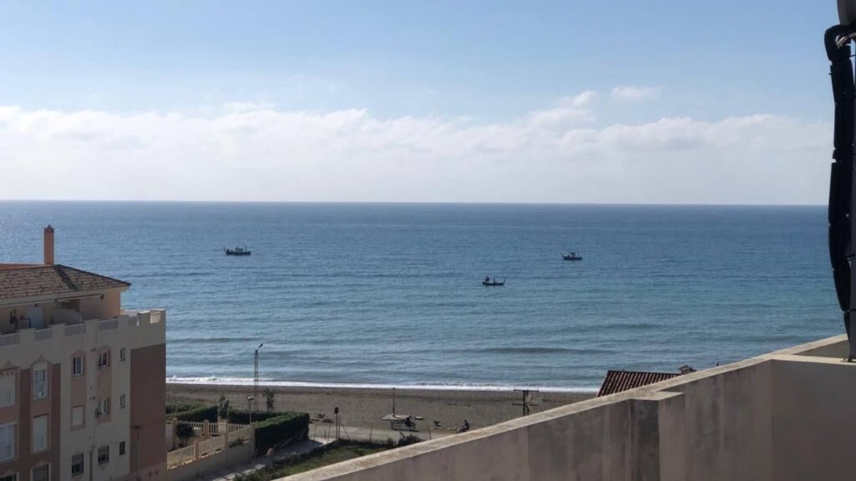 Moclinejo Apartment | Vacation apartment, directly on the beach with 2 terraces.