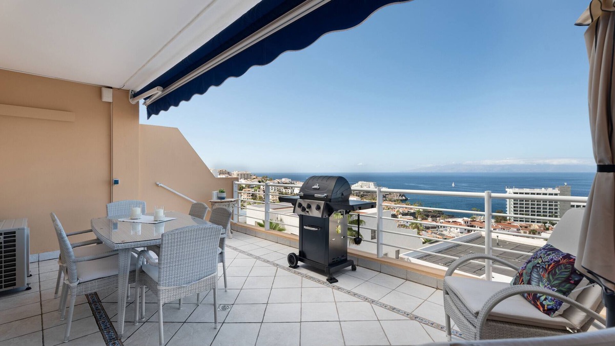 Los Gigantes Apartment | Vacation Apartment 'Casa Puesta Del Sol' with Sea View, Shared Pool and Wi-Fi