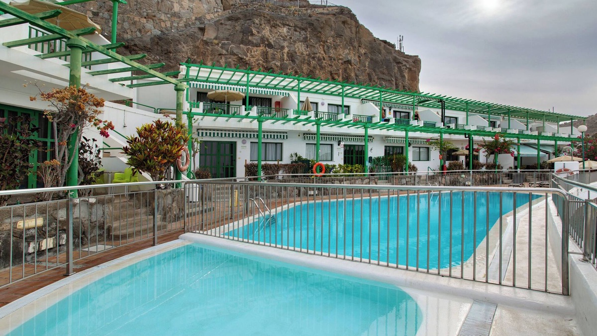 Puerto Rico Apartment | Vacation Apartment 'Casa Los Veleros F2' with Sea View, Shared Pool and Wi-Fi