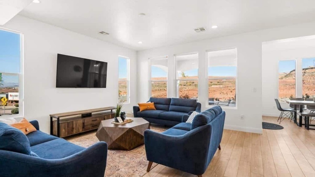 Washington House | Vaca Casa: Hot Tub, Arcades, Foosball. Pickleball