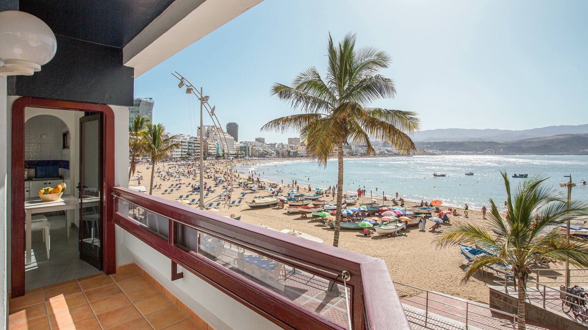 Las Palmas de Gran Canaria Apartment | Vacation Rental “Estudio vista al mar 11” with Sea View & Wi-Fi