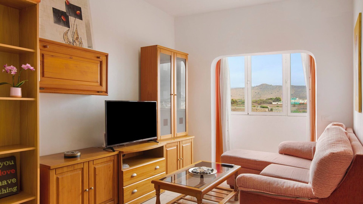 Las Palmas de Gran Canaria Apartment | Vacation Home 'Casa Ferro' with Mountain View, Balcony & Wi-Fi