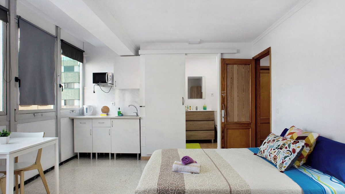 Vegueta Apartment | Vacation Studio '51' with Mountain View and Wi-Fi