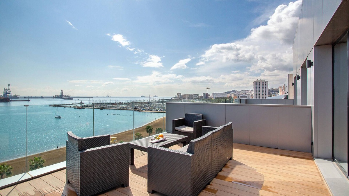 Las Palmas de Gran Canaria Apartment | Vacation Apartment 'Penthouse Sun Beach Best View' with Sea View and Air Conditioning