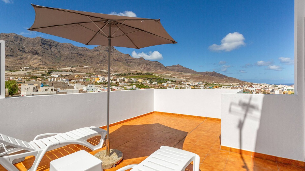 El Pinillo House | Vacation Home 'Las Arenitas Enjoy Peace and Stars' with Mountain View, Private Terrace and Wi-Fi
