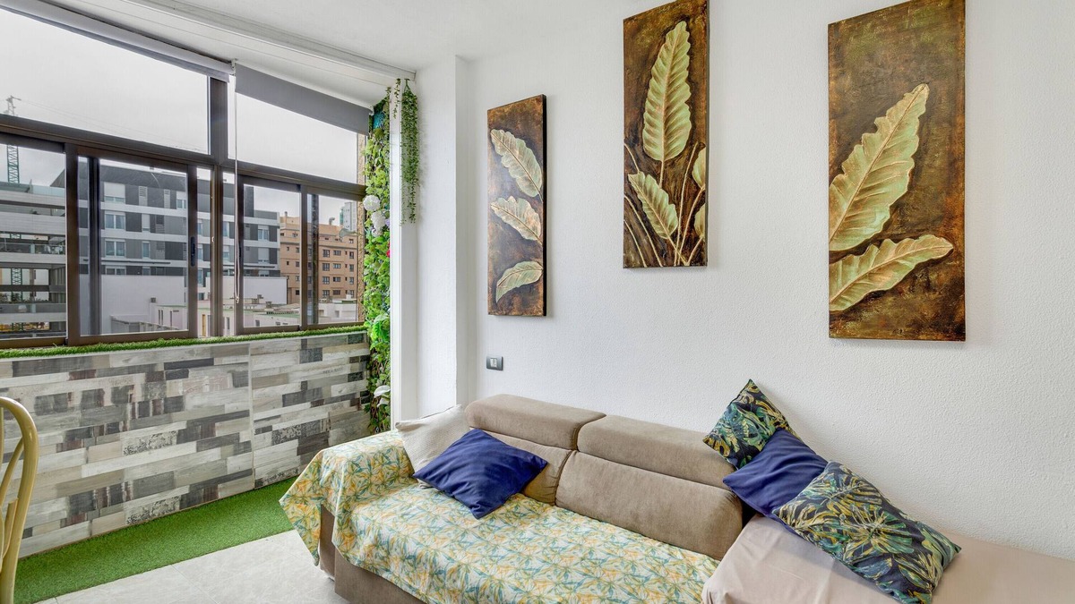 Las Palmas de Gran Canaria Apartment | Vacation Apartment 'Playa Canteras Samperez I' with Mountain View and Wi-Fi