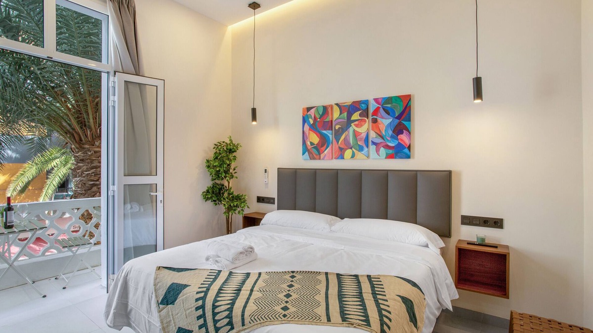 Las Palmas de Gran Canaria Apartment | Vacation Studio 'Estudio Balcon' with Shared Terrace, Wi-Fi and Air Conditioning