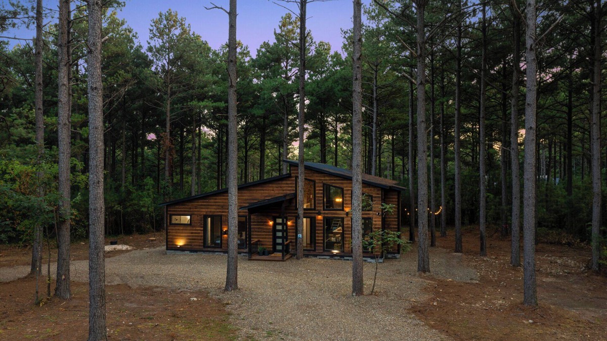 Golden Cabin | Vacana: CC, Bunk, Play Ground, Hot Tub, Fire Pit, Pets