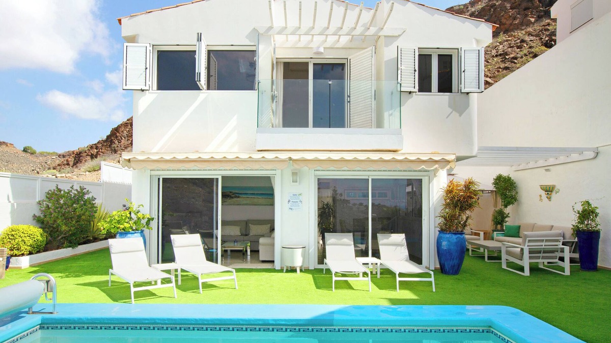 San Agustin House | Vacation Home 'Casa el Quijote' with Sea View, Pool & Wi-Fi