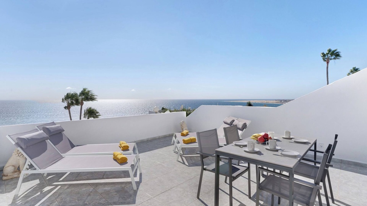 San Agustin House | Vacation Home 'Bungalow Seaview' with Sea View, Shared Pool and Wi-Fi