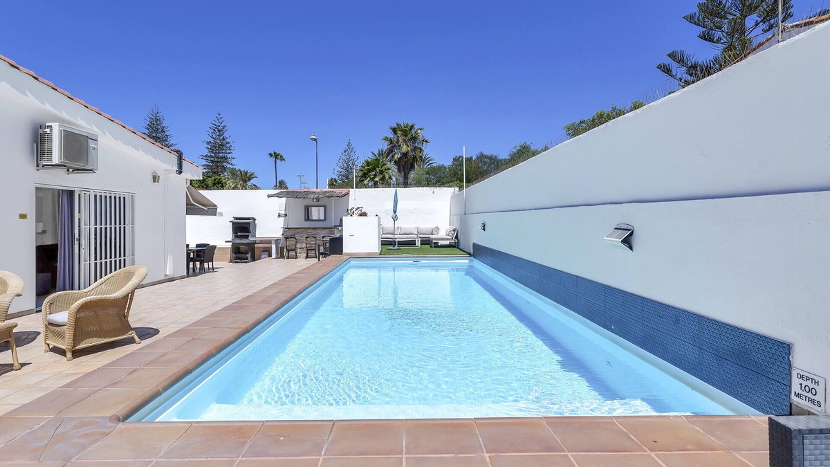 Playa del Ingles House | Vacation Home 'Villa Con Piscina Privada' with Private Pool, Private Terrace and Wi-Fi