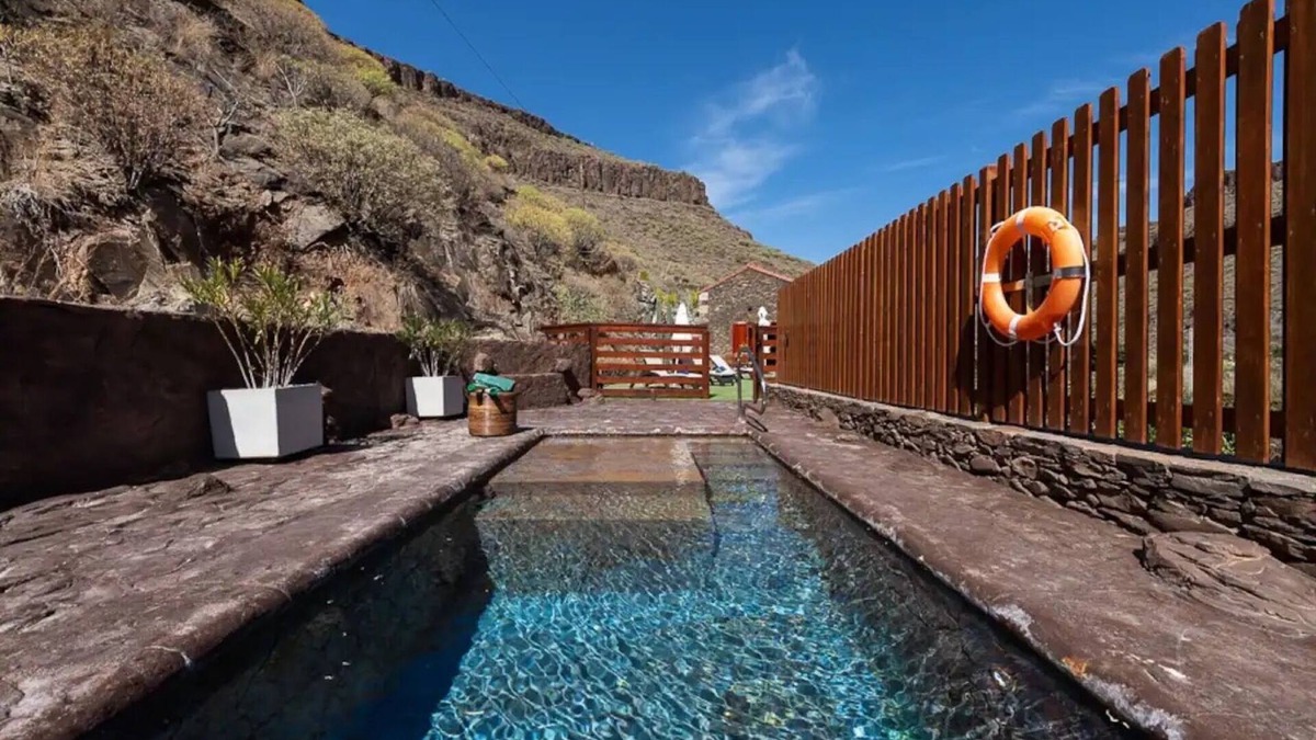 Montana la Data House | Vacation Home 'Paisajes Rurales Y Piscina Privada' with Mountain View, Wi-Fi and Air Conditioning