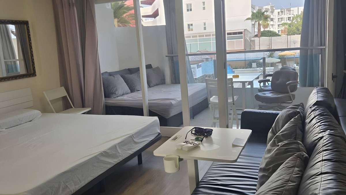 Playa del Ingles Apartment | Vacation Apartment 'Yumbo Roque Nublo' with Shared Pool and Terrace