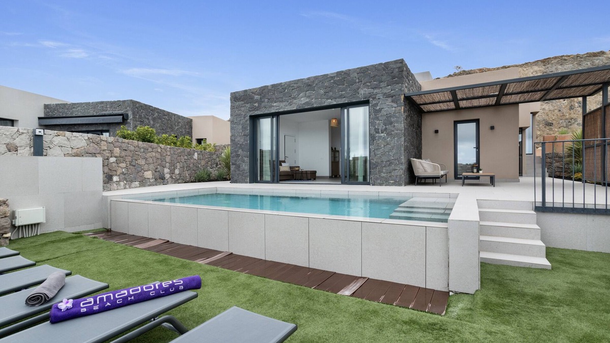 San Bartolome de Tirajana Villa | Vacation Villa 'Yucas 17' with Sea View, Wi-Fi and Air Conditioning