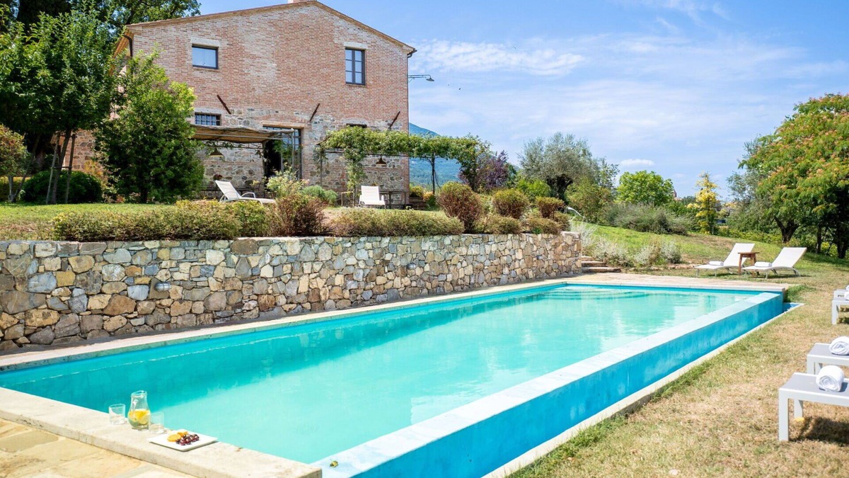 Le Piazze House | Vacation Home in Piazze with 5 bedrooms sleeps 10