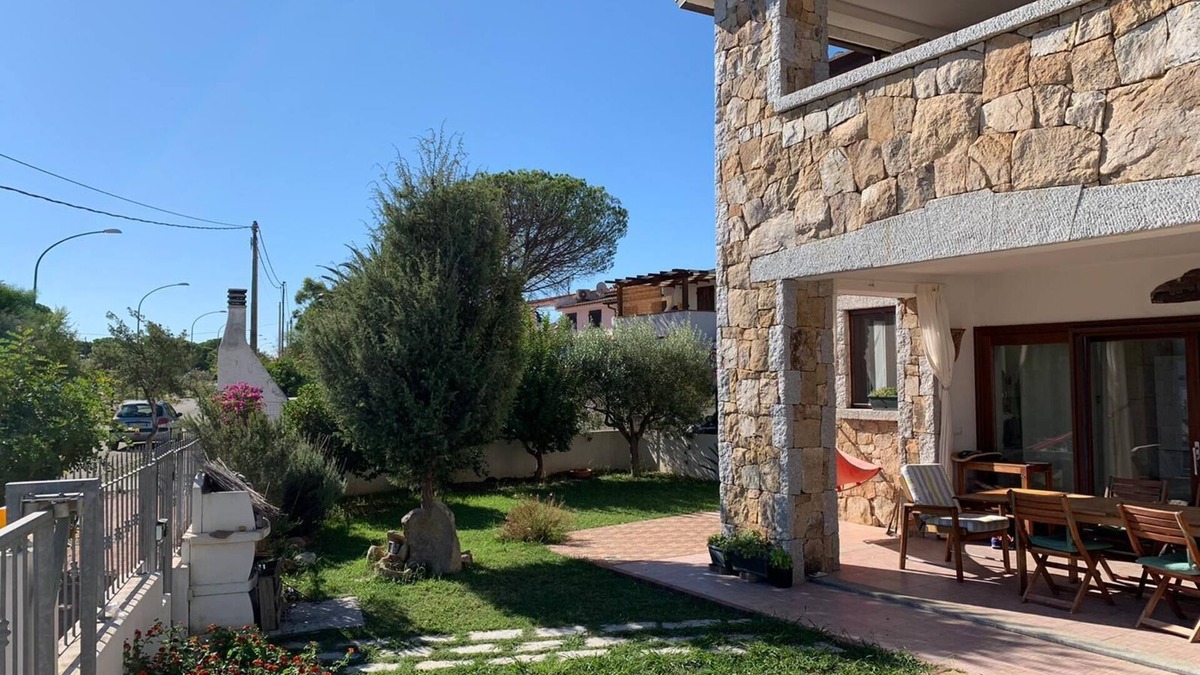 Posada House | Vacation house with garden within walking distance of the beach.