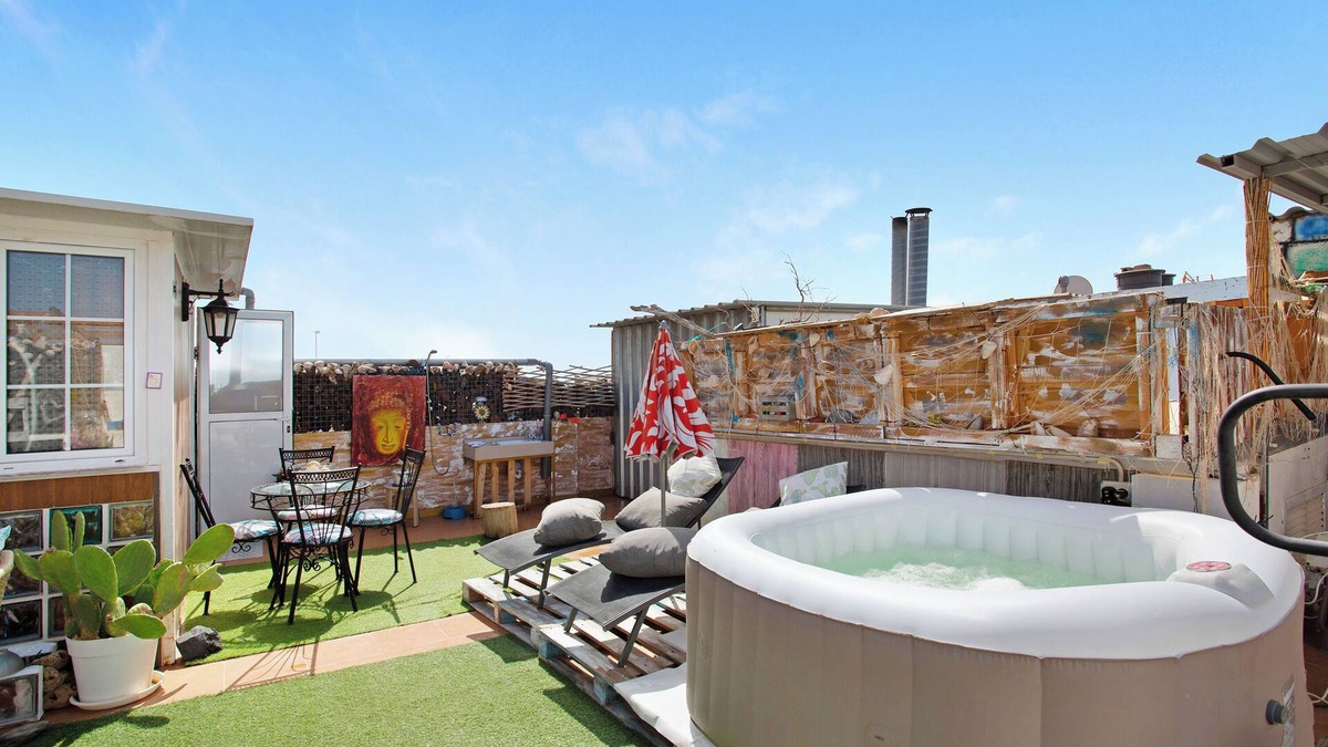 Castillo del Romeral Apartment | Vacation Apartment 'Casa Siryo' with Mountain View, Private Terrace and Wi-Fi