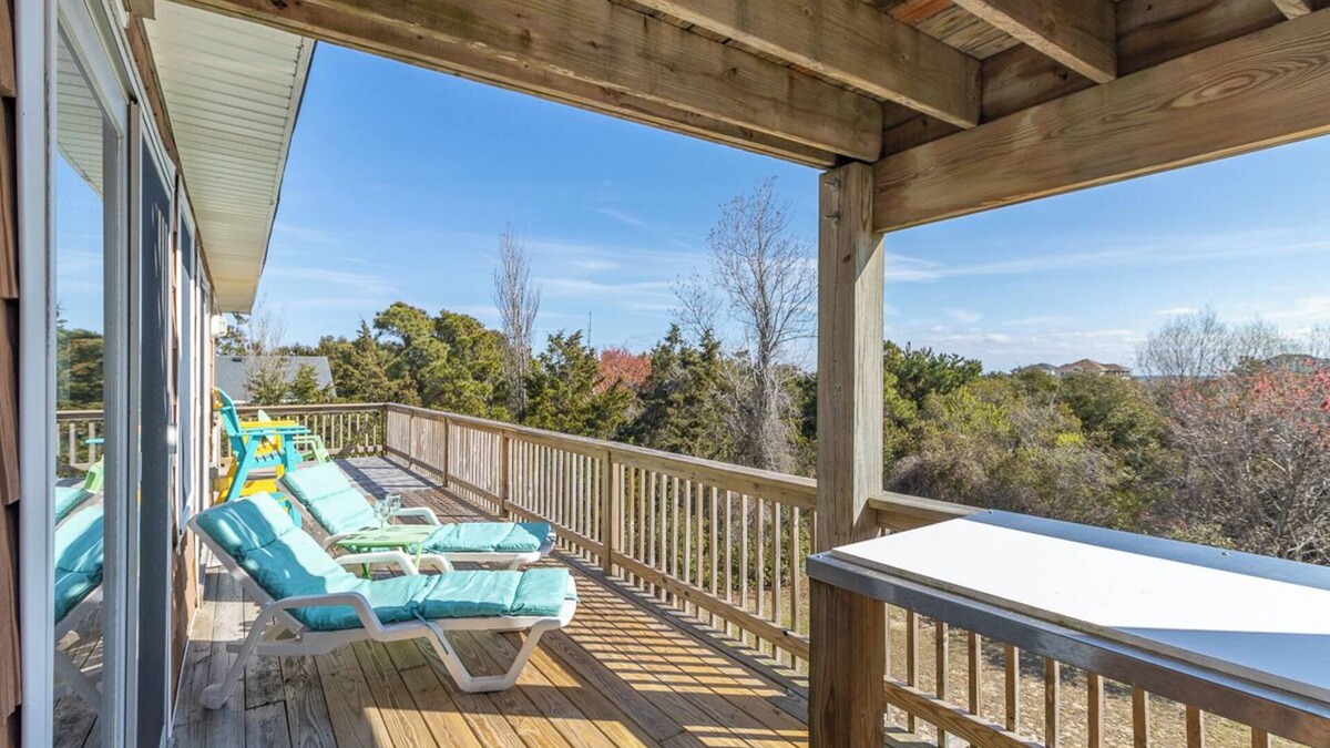 Carova Beach House | Vacation among the wild horses at this beautiful Carova beach house! 4x4 Require