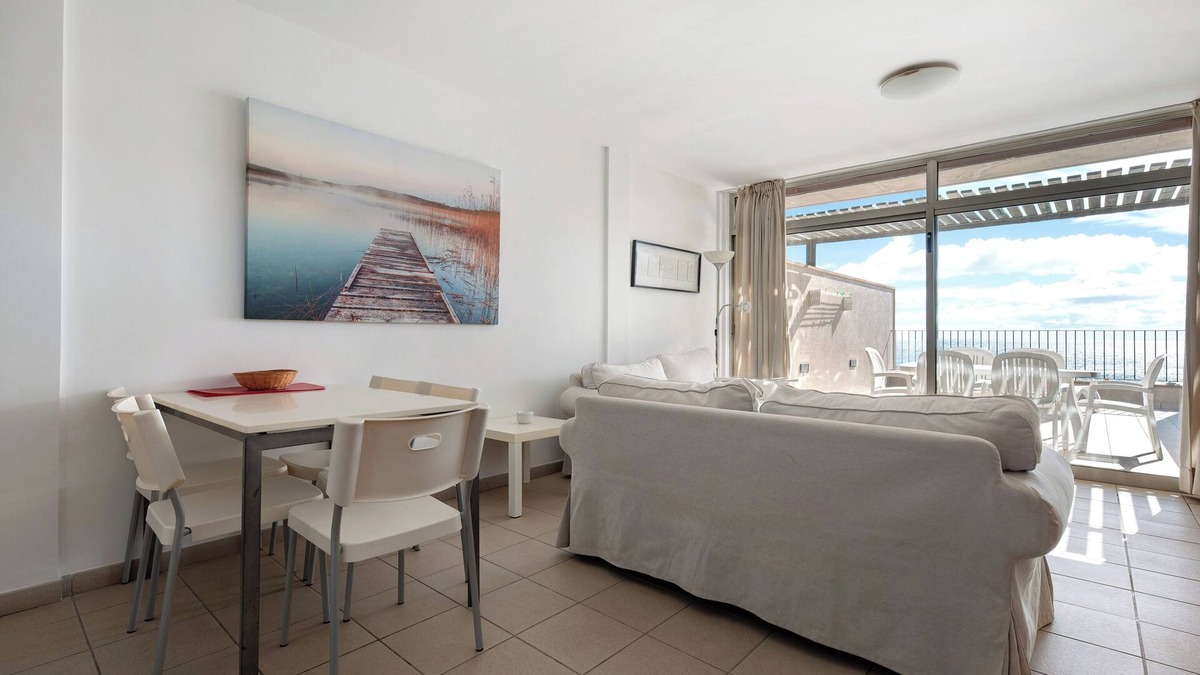 El Medano Apartment | Vacation Apartment "Casa Médano 17" with Sea & Mountain Views & Wi-Fi