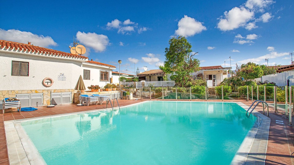 Playa del Ingles House | Vacation Apartment 'Sunset House Maspalomas' with Shared Pool and Wi-Fi