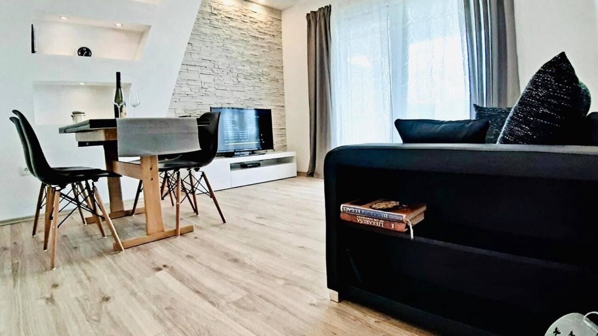 Rab Town Apartment | Vacation apartment/apartment for 4 guests with 65m² in Supetarska Draga (73258)