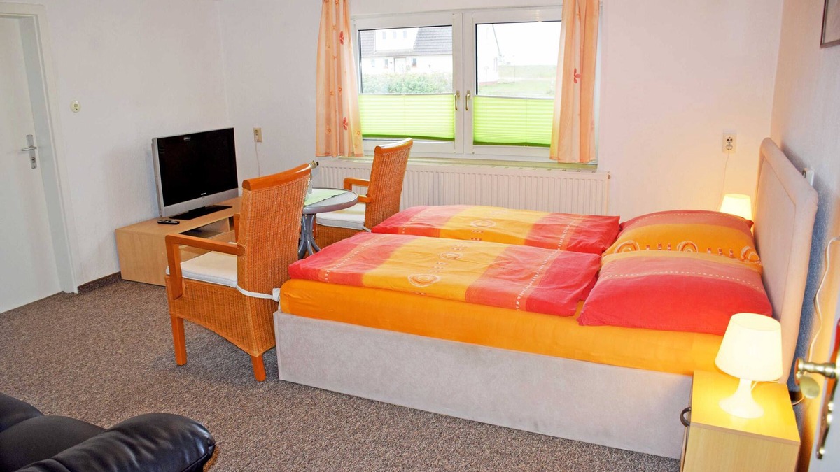 Hiddensee Apartment | Vacation apartment under thatched roof with terrace Lee - Ferienwohnungen unterm Reetdach