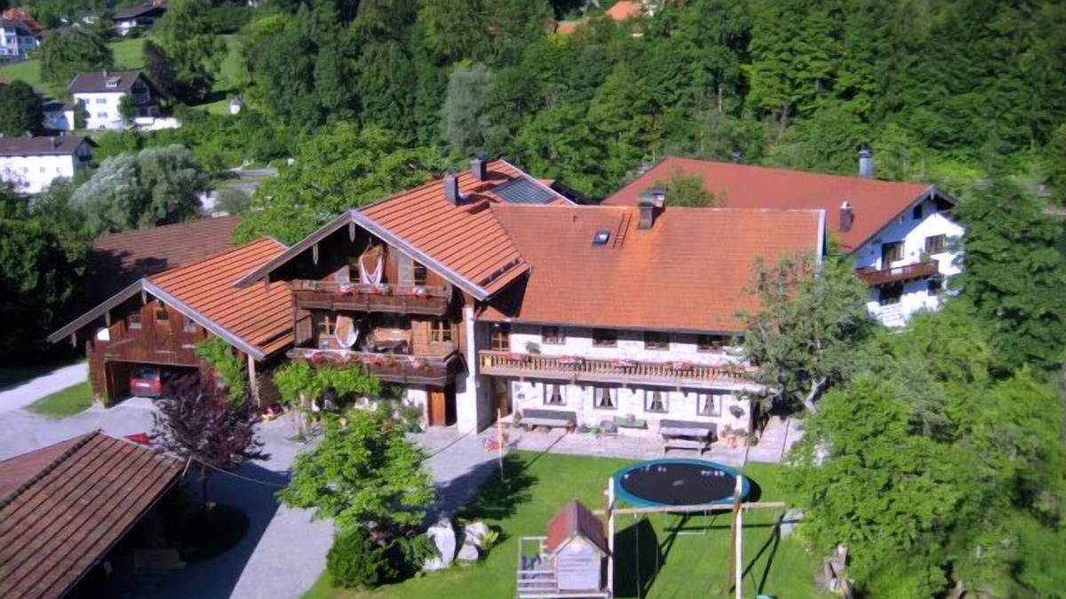 Marquartstein Apartment | Vacation apartment- 8 persons, 130sqm, 3 bedrooms, large balcony, WLAN