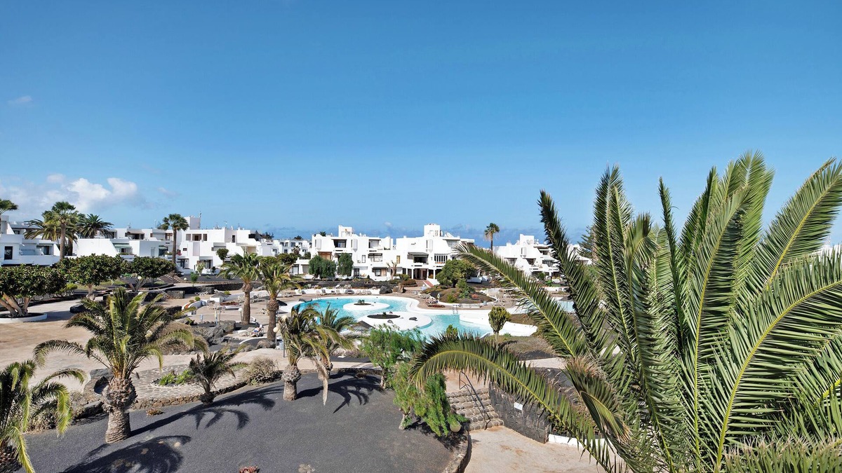 Costa Teguise Apartment | Vacation Apartment 'Los Molinos 4306' with Sea View, Private Pool and Wi-Fi