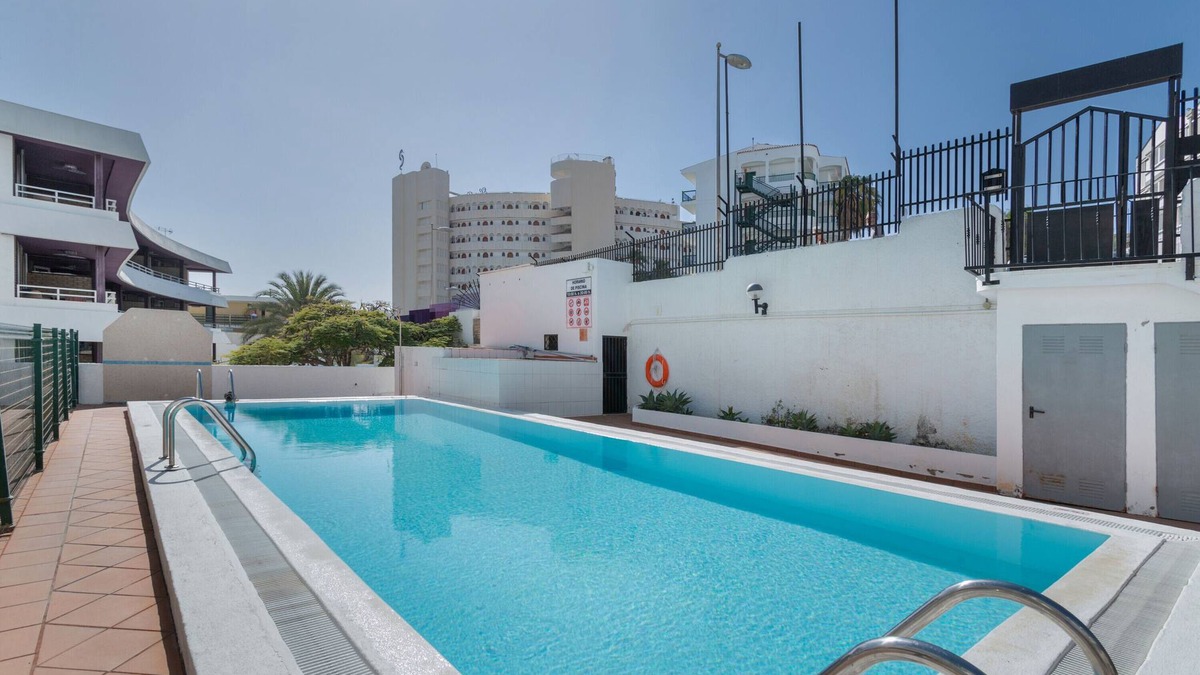 Playa del Ingles Apartment | Vacation Apartment 'Apartamento Yumbo Centro' with Shared Pool, Private Balcony and Wi-Fi