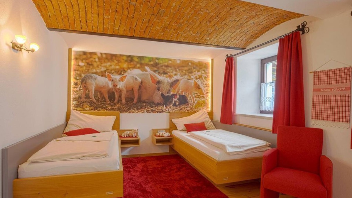 Schlierbach Other | Vacation apartment "Schweinchenwohnung" - relaxation and time out at the goat farm for