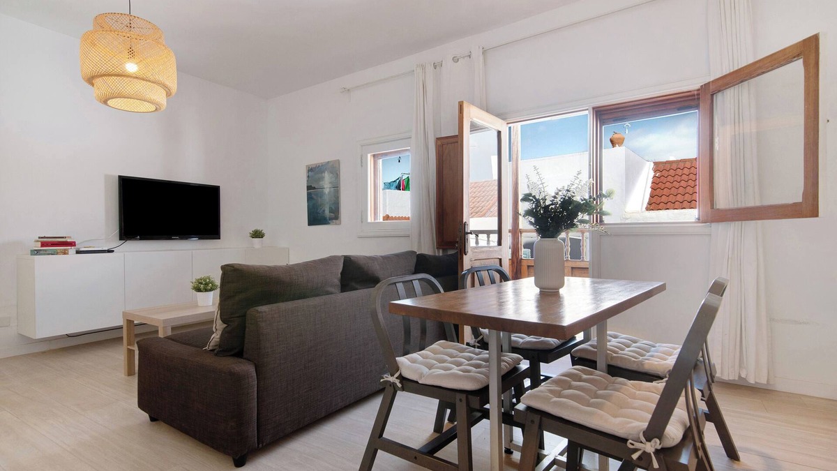 Telde Apartment | Vacation Apartment 'Balcon de Porteria' with Mountain View, Balcony and Wi-Fi