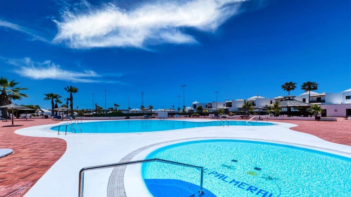 Costa Teguise Apartment | Vacation Apartment 'Casa Yare, Shared Pool, Air-con' with Sea View, Wi-Fi and Air Conditioning