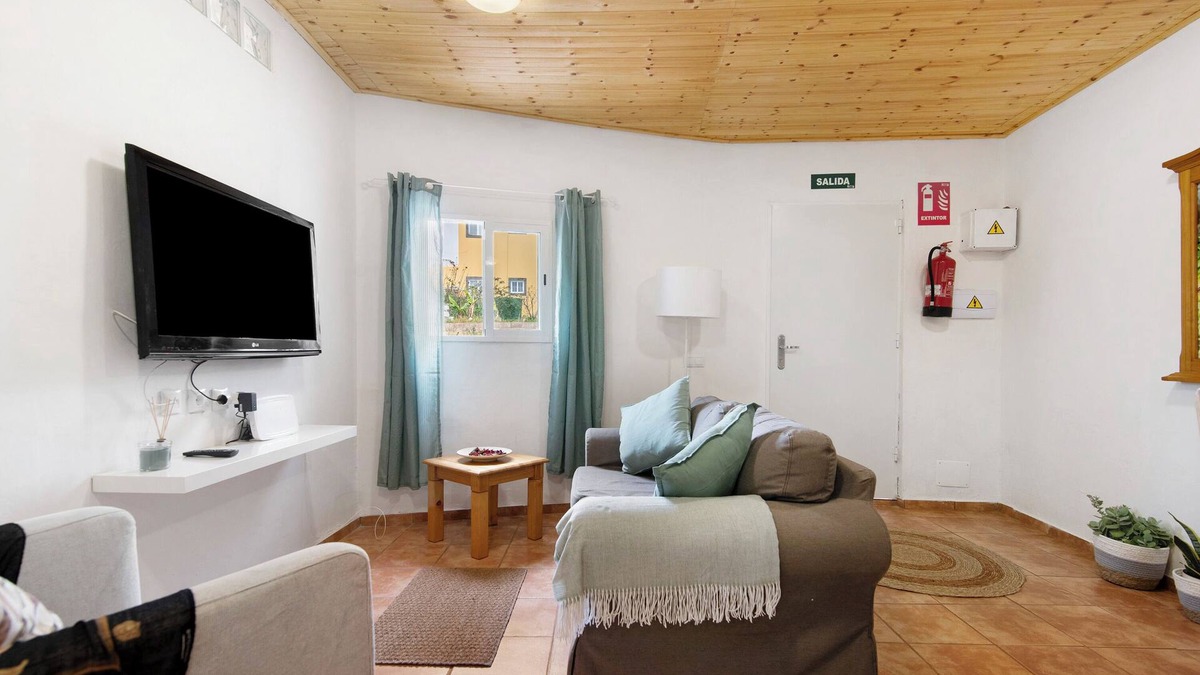 Moya Apartment | Vacation Apartment 'Casa Verol B' with Wi-Fi