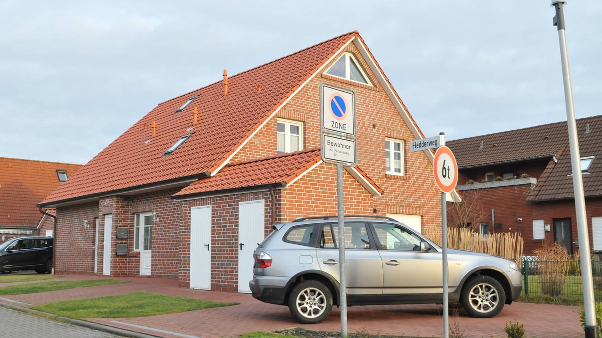 Norddeich Apartment | Vacation apartment close to the beach for up to 4 people, 2 bedrooms Wlan on the upper floor