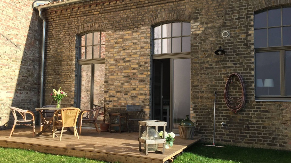 Werder Apartment | Vacation apartment in lovingly renovated coach house on the island (50 m to the water)