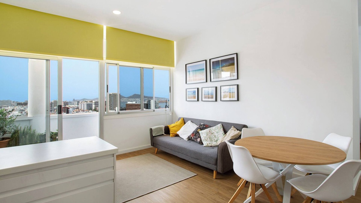 Vegueta Apartment | Vacation Apartment 'El Balcón De Triana' with Sea View, Balcony and Wi-Fi