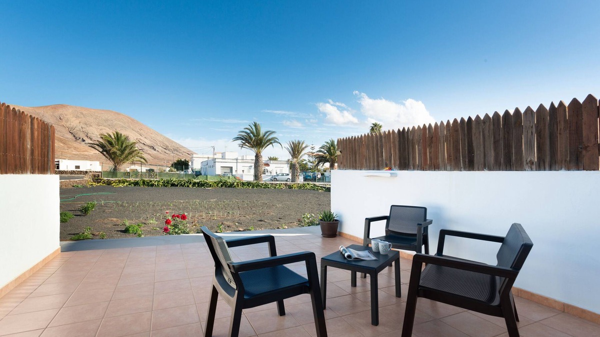 Villaverde Apartment | Vacation Apartment 'Escanfraga 1' with Shared Pool, Private Terrace and Wi-Fi