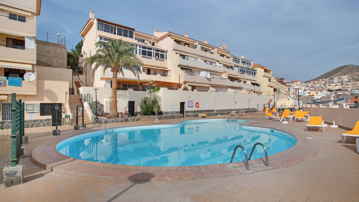 Patalavaca Apartment | Vacation Apartment 'Estrella Del Mar Vista Al Puerto' with Sea View, Wi-Fi and Air Conditioning